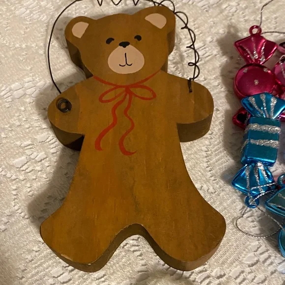 Christmas Themed Gift Set with Mug and Decorations - Picture 6 of 10